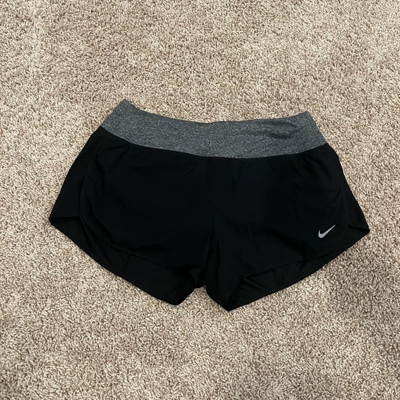 NWOT Nike Rival 3 inch Shorts | pockets, reflective - Picture 4 of 11